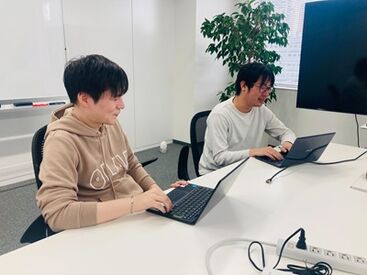 「面白さを追求するクリエイティブ集団！」
開発中ゲームのテストや提案でアイデアを発揮☆
あなたもぜひ、一緒にチャレンジを♪