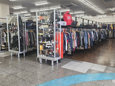 ＜高校生・留学生も大歓迎！＞
スタート時にはしっかりトレーニングあり◎
未経験でも安心して始められる環境です★
