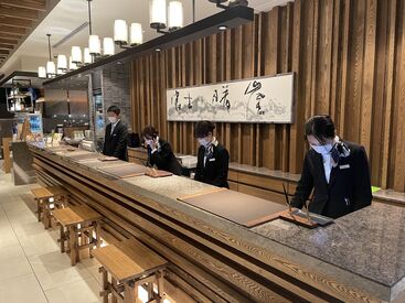 経験＆接客スキル"ゼロ"OK！
「ホテルで働くのが憧れだった」「駅チカがいい」など、
始めるキッカケはなんでも歓迎です★