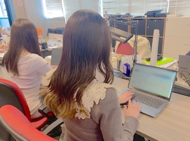 株式会社貴瞬 髪色だって、服装だって本当に自由なんです！
「バイト終わりに予定がある！」そんな日は
思いっきりオシャレしてお仕事も可能◎