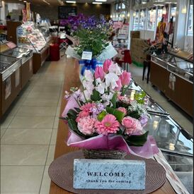 「え!次はこんな新商品出るんだ♪」
シャトレーゼで働くからこそ、
季節限定&新作スイーツの
最新情報を発売前に知れるんです◎