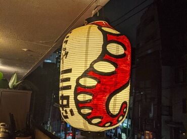 常連さんに愛される、温かく落ち着いた店内です♪