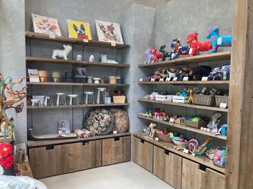 paw's living　高崎OPA店 ＼動物好きさん必見☆／
店内にはペットとの暮らしが充実すること
間違いなしの国内外の商品が多数♪