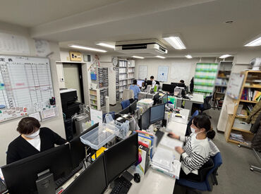 一般事務の他、近くの郵便局などへの用事もお願いしますが、
作業は一つずつ教えるのでご安心ください♪