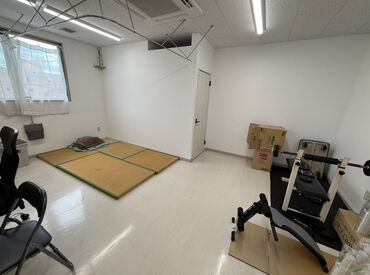 《1ヶ月毎にシフト提出》急な変更にも柔軟に対応!!
普段から2～3名体制で回しているので、
困ったときも助け合える環境です◎