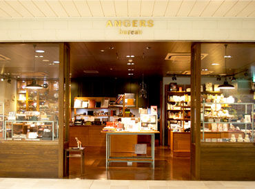 ANGERS ravissant(アンジェラヴィサント) 吉祥寺店 こちらはANGERS bureau エキュート上野店★
クラシックな外観もとってもオシャレなお店です！