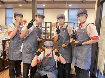 8番らーめん赤祖父店 初めてでも安心！
チームワークが売りの8番らーめんだから
スタッフみんなでしっかりサポートします★