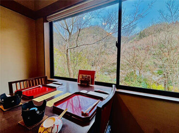 \初めての接客業にもおすすめ!/
懐石料理店ならではの美味しいまかないにも期待大♪
仕事終わりは美味しいご飯で癒されよう◎