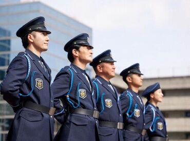 20代～シニアの方まで年齢は一切不問。
未経験からの挑戦も大歓迎です