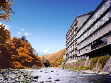 伊東園ホテル飯坂叶や ＼* アナタらしく働ける！ *／
幅広い年代のスタッフが活躍★
だからこそ、「スタッフの働きやすさ」を大切にしています