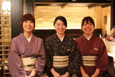 スタッフ同士の仲が良く、いつも笑顔があふれる職場です。
定着率も高く、安心して続けられるのがポイント♪