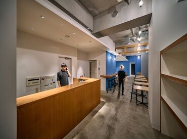 ホテルプラスホステル東京浅草1【024】 ≪まるで異国の世界!?≫
海外感が滲み出る、デザイナーズホテル！

髪色やピアスなど... 普段の格好で働ける♪