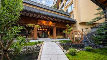 山水荘 【 水織音宿　山水荘 】
福島の自然に囲まれた
日本の四季をゆったり感じられる旅館です
