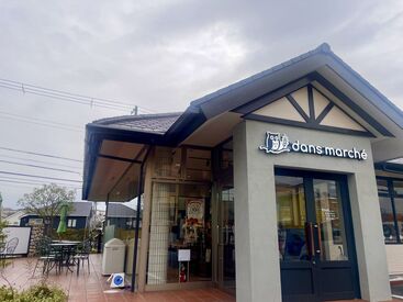 充実の研修で接客マナーや知識を学べる★
研修中は先輩と一緒に仕事をするので安心◎
ひとつずつ業務を覚えていきましょう！