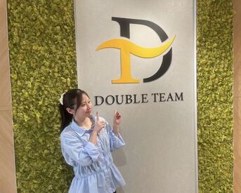 株式会社ダブルチーム 学生も歓迎！未経験から高時給1500円～◎
お問い合わせ対応の練習からスタート☆
同期と交代でコールスタッフになりきったり♪