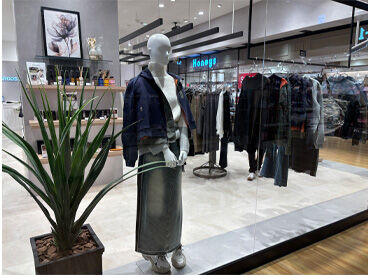 <アパレルのお仕事デビューも歓迎>
販売ノルマや目標などは一切ありません!
子育てと両立して働く主婦さんも活躍中の職場♪