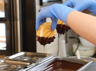 ミスタードーナツ アピタ松任ショップ アピタ松任ショップ内♪
土日シフトに入れる方を現在急募中★
今なら採用率大幅UPしています！平日勤務は要相談