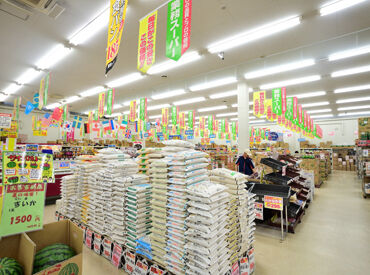 業務スーパー鶴見店 あなたらしいスタイルでOK！
ピアスやネイルもOK★
自分らしく働ける職場です♪