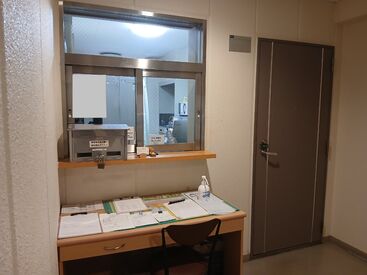 ＼40代・50代主婦さん活躍中！／
未経験・無資格でもOK
まずは「いってらっしゃい」「おかえり」の挨拶から♪
