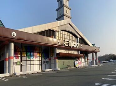 エンペラー上天草店 幅広い世代が活躍中♪
力仕事なしで安心スタート！
柔軟シフト＆充実待遇で長く続けやすい職場です★
