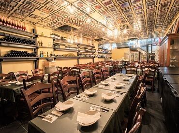 メディアでも話題の人気店!
学生やフリーターの方が多数活躍中♪
サポートも充実だから未経験でもOK!