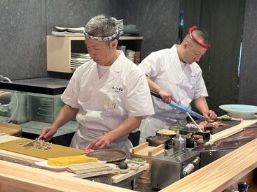 ☆★ネイル&ピアス,髪色自由★☆
オシャレもしっかり楽しめて嬉しい♪
スタッフの個性をしっかり尊重します!
お休みの相談もOK◎