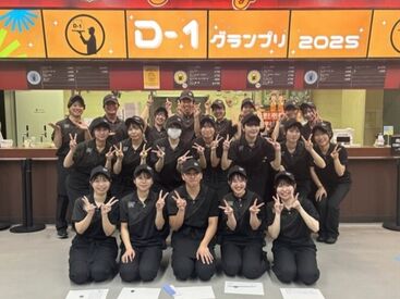 学生~主婦さん・フリーターさんなど幅広く活躍中
お客さんを笑顔でお迎え!
色んなお客さんと出会えるのも東京ドームならでは!