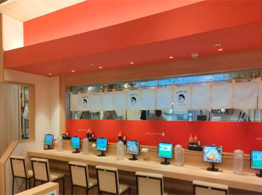 タッチパネルでオーダーは対応なし♪
飲食や接客が未経験でも始めやすさ[★5つ]
どなたもお気軽にご応募くださいね！