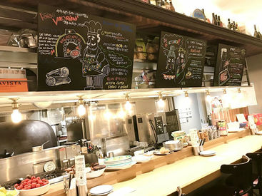 博多店なら駅直結で通勤らくらく♪
大名店ならガーデンシティ内でオシャレ度UP↑
さらに…薬院店も同時募集中です！