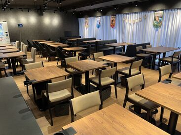 髪型・髪色自由でネイルOK!
オシャレしながら働けます♪
自由度高めでゆるい雰囲気の職場です★