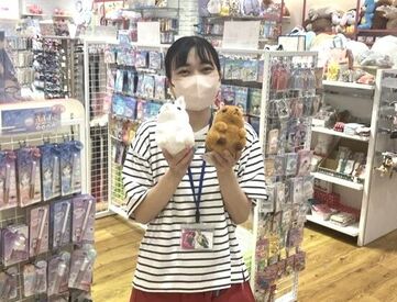 未経験OK！ 先輩スタッフがしっかりサポートします！ 
雑貨の知識がない方、販売経験がない方も ご安心ください！