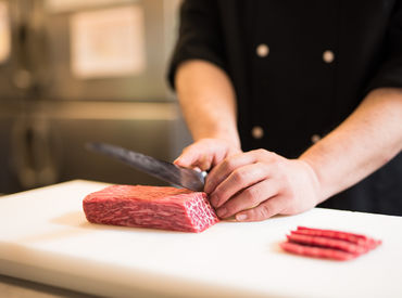 働きやすい&成長できる環境◎
■年間休日110日・リフレッシュ休暇
■食事補助・社員割引あり
■マナー研修・管理職研修あり