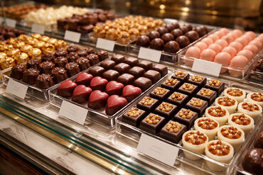 ファッション人材リンク株式会社【FJLSAPPORO】 ﾟ*｡☆ NEWスタッフ募集 ☆。*ﾟ
チョコレートSHOPスタッフ
・20～40代女性スタッフ活躍
・制服支給あり
・働きやすさ抜群♪