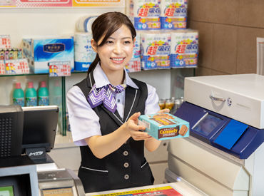 ＼ココがスタッフ目線★／
疲れたときは一休み◎座りながら働ける！
景品カウンター内に『座れるイス』を導入しました◎