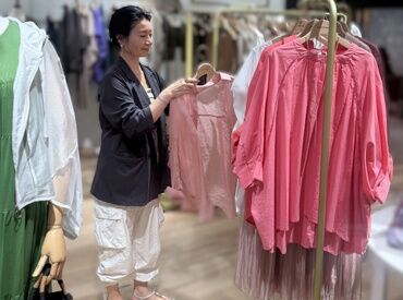 知識や経験は一切不要！
人と話すのが好き、服が好きなど
「ちょっと興味があるな」と思ったら
お気軽にご応募ください♪