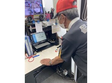 ガソリンスタンドの勤務が未経験でも大歓迎！
仲良しなスタッフたちが待ってます◎