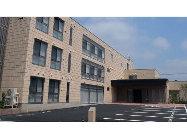 川口元郷ショートステイそよ風 ＼正規フルタイム社員の募集です！／
30～50代を中心に、全世代のスタッフ在籍！
世代を超えて、自然と打ち解けられる職場です＊