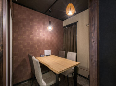 落ち着いた雰囲気のお店が特徴◎常連さんも多く、お店全体がアットホームな環境です♪