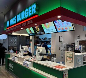 モスバーガーアリオ北砂店 ＜未経験大歓迎＞まずは簡単な事から任せ♪
レジも"タッチパネル"でとっても簡単！
カウンターで接客⇒動き回らなくてOK◎