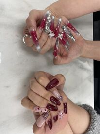 当社はネイル・髪色・おしゃれ自由！
自分らしさを大切にしながら働ける環境です！
「好き」を我慢しない働き方、しませんか？