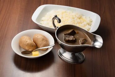 欧風カレー ガヴィアル 神保町駅からすぐの好立地！
店内はクラシカルな趣で、落ち着いた雰囲気のお店です♪
交通費も全額支給だから出費もなくて安心！