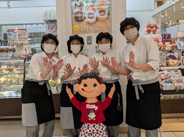 不二家 エミフルMASAKI店 ～ペコちゃんでおなじみの「不二家」～
社員割引あり！10%OFFで購入OK
週2日・1日3h～OK★学校や家事と両立したい方も安心！