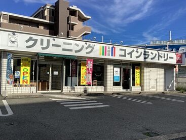 英国屋　伊川谷店 ＼未経験の方も安心です！／
はじめは社員がサポートします♪
タグのつけ方なども丁寧にお教えします！