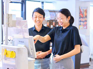 ＼学生～フリーターまで幅広く募集中／
学歴・年齢・経験問いません！
バイト未経験の方ももちろんOK
しっかりフォローします！