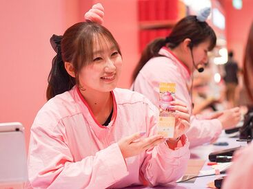 360度フォトジェニック空間＊
お客様にお願いされて写真を撮ることも♪
人と接するのが好きな方にピッタリです！