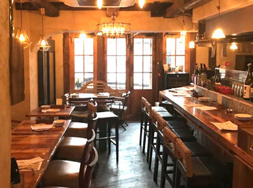 学生・フリーターがメインで活躍中！
「接客初めてだった！」そんなスタッフもいるので、
経験を気にせずに働ける環境です！