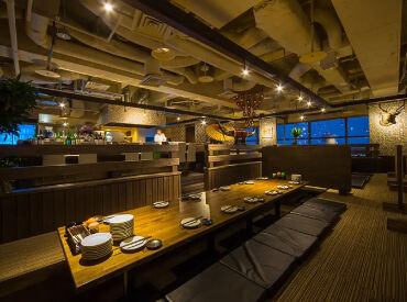 F-45店は14階建てビルの
最上階にある特別なお店。

すすきのの夜景を一望しながら働ける、
ちょっと特別なバイトですよ♪