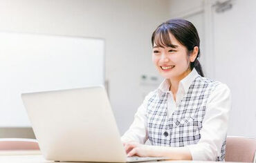 株式会社山吉 お仕事はイチから丁寧に教えるので
事務未経験の方も
気軽にご応募ください！