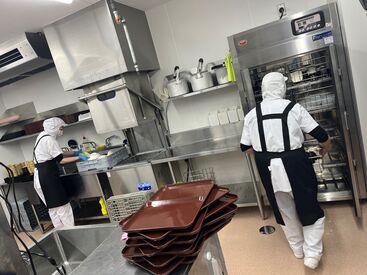 調理・キッチンのお仕事経験不問です！
コツコツ・モクモク作業◎
イチからしっかりサポートするため
未経験の方も歓迎です♪