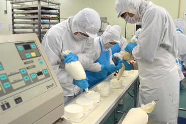 株式会社カンパーニュ　秦野工場 お仕事中は完全防備！
普段の髪型や髪色に規定はありません◎
オシャレも楽しみながら働けます♪